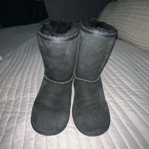 Kids black Uggs classic size 3